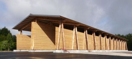 Plateforme de stockage et de séchage par le syndicat mixte du canton de Morez  – Structure en bois rond provenant de parcelles communales